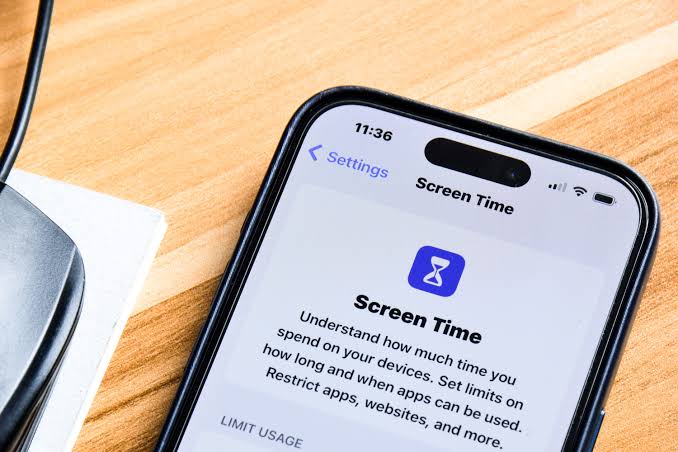 How to Set Screen Time Limits That You’ll Actually Stick To