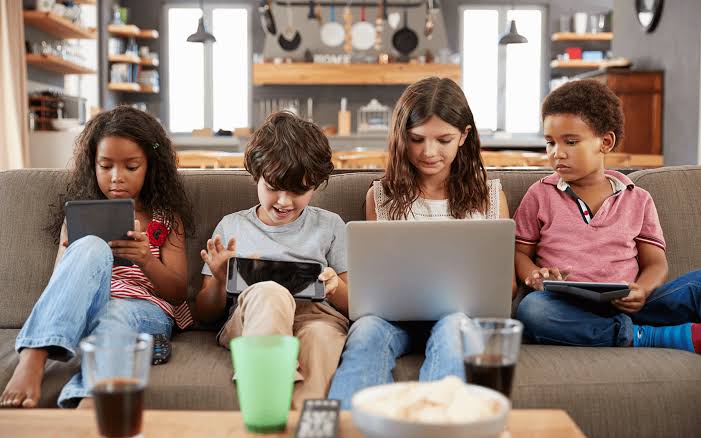 How to Reduce Screen Time This Summer 2026 Without the Daily Arguments
